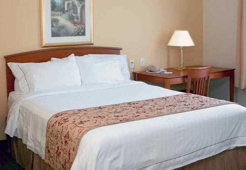 ทาวน์เพลซ สวีท ราลีห์ แครี เวสตัน พาร์คเวย์ Hotel ภายนอก รูปภาพ